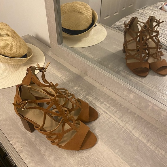 Worn once size 8.5 excellent condition - Picture 6 of 6